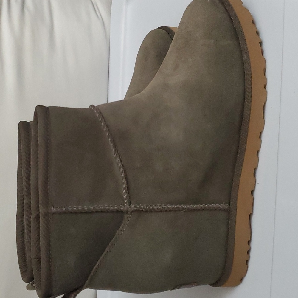 Shoes - Picture 3 of 3